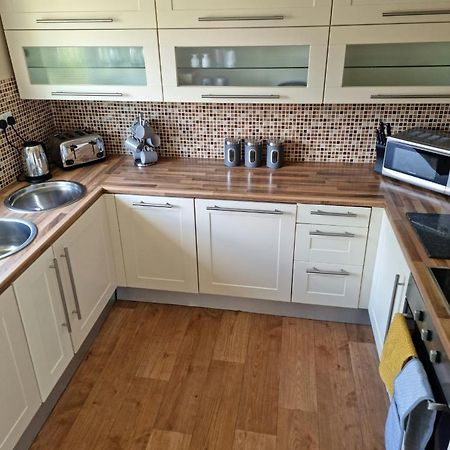 Lovely 2 Bedroom Serviced Apartment With Parking Mansfield Kültér fotó