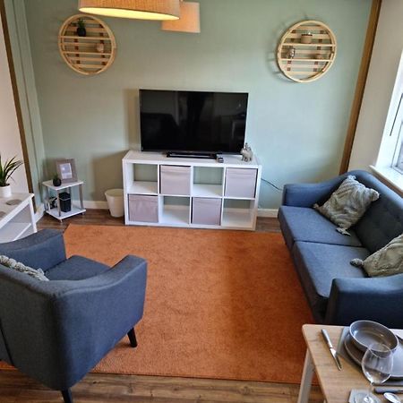 Lovely 2 Bedroom Serviced Apartment With Parking Mansfield Kültér fotó