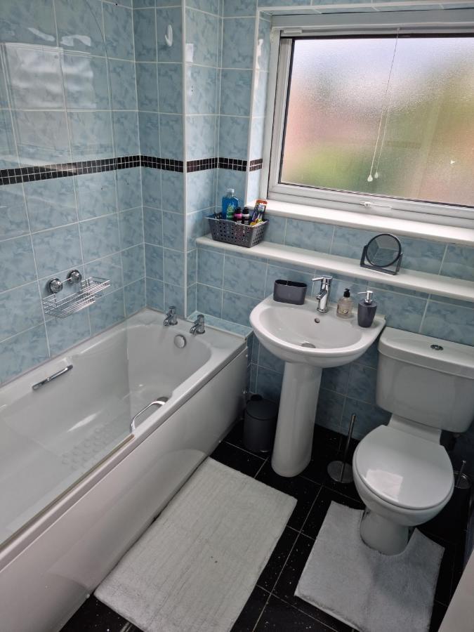 Lovely 2 Bedroom Serviced Apartment With Parking Mansfield Kültér fotó